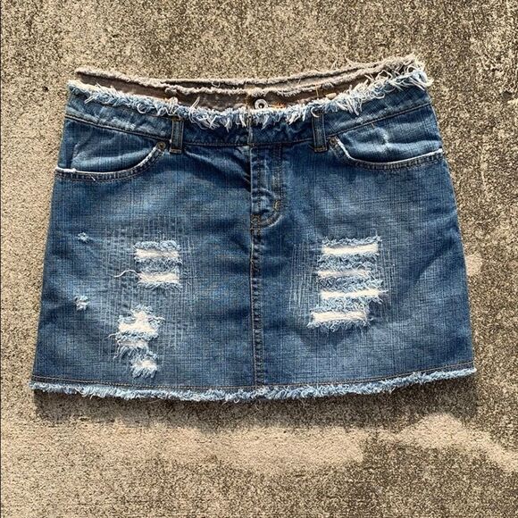 Topshop Dresses & Skirts - Top shop denim skirt. Size 10